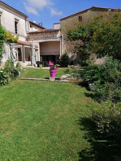 Le Lys Appartement Saintes Buitenkant foto