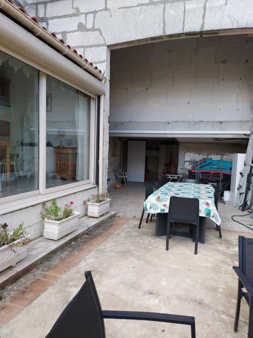 Le Lys Appartement Saintes Buitenkant foto